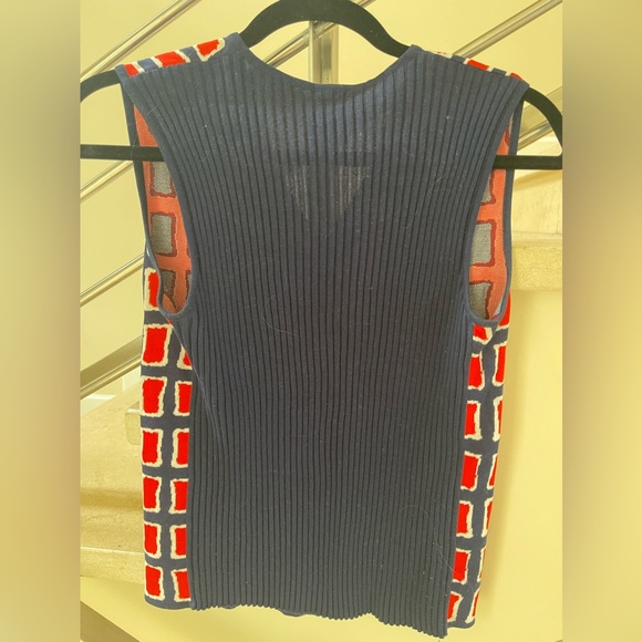 CHANEL RARE TOP - Picture 2 of 12